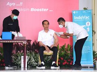 Jokowi Terima Vaksin Penguat Dosis Kedua, Pakai Indovac