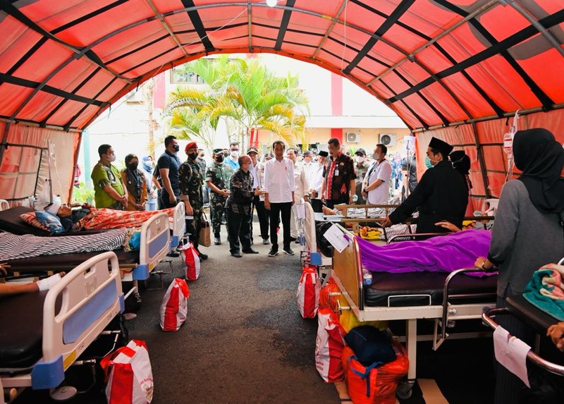 Presiden Joko Widodo mengunjungi Rumah Sakit Umum Daerah (RSUD) Sayang Cianjur, di Kabupaten Cianjur, Provinsi Jawa Barat, pada Kamis, (24/11/2022). Presiden Joko Widodo mengunjungi Rumah Sakit Umum Daerah (RSUD) Sayang Cianjur, di Kabupaten Cianjur, Provinsi Jawa Barat, pada Kamis, (24/11/2022). (Foto: Laily Rachev - Biro Pers Sekretariat Presiden)