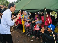 Jokowi Cek Langsung Episentrum Gempa Cianjur di Cugenang