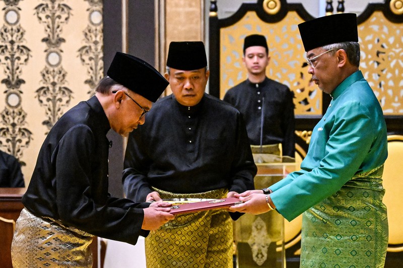PM Malaysia Anwar Ibrahim menerima telepon dari Presiden RI Jokowi (Tangkapan Layar Twitter/@anwaribrahim) PM Malaysia Anwar Ibrahim menerima telepon dari Presiden RI Jokowi (Tangkapan Layar Twitter/@anwaribrahim)
