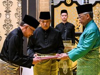 Detik-Detik Pelantikan Anwar Ibrahim Jadi PM Baru Malaysia