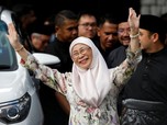 Wajah Sumringah Istri Anwar Ibrahim Suami Jadi PM Malaysia