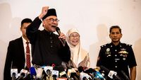 Senyum Cerah Anwar Ibrahim Jadi PM Baru Malaysia