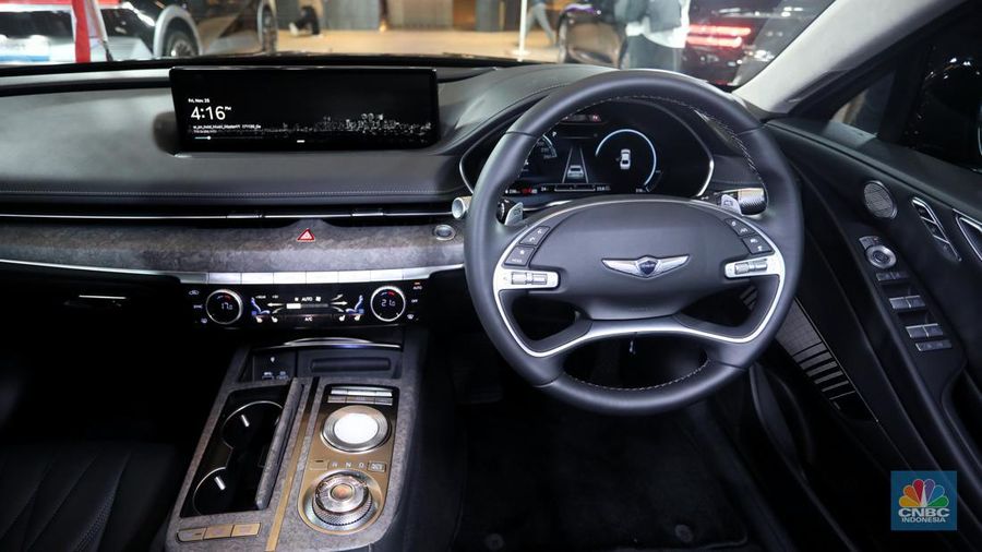 Hyundai Motors Indonesia (HMID) menampilkan mobil kendaraan resmi eks Konferensi Tingkat Tinggi KTT G20 di Ashta District 8, SCBD dari tanggal 23 - 27 November 2022. (CNBC Indonesia/Andrean Kristianto)