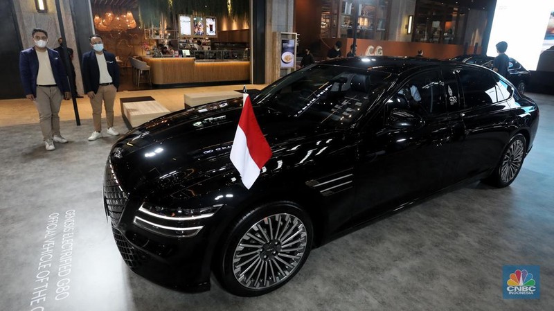 Hyundai Motors Indonesia (HMID) menampilkan mobil kendaraan resmi eks Konferensi Tingkat Tinggi KTT G20 di Ashta District 8, SCBD dari tanggal 23 - 27 November 2022. (CNBC Indonesia/Andrean Kristianto)