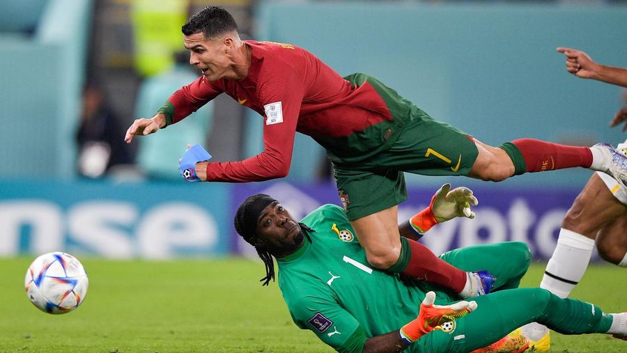Cristiano Ronaldo dari Portugal tampil selama pertandingan Grup H Piala Dunia FIFA Qatar 2022 antara Portugal dan Ghana di Stadion 974 pada 24 November 2022 di Doha, Qatar. (Marvin Ibo Guengoer - GES Sportfoto/Getty Images)