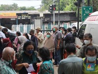Warga Lansia Makin Banyak Yang Bekerja, Gajinya Bikin Sedih!