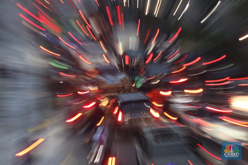 Sejumlah kendara bermotor melintas di trotoar di Kawasan Margonda Depok, Jawa Barat, Jumat, 25/11. Pelebaran trotoar di Jalan Margonda Raya, Depok, Jawa Barat (Jabar) ditargetkan rampung pada akhir tahun 2022. (CNBC Indonesia/Muhammad Sabki) Sejumlah kendara bermotor melintas di trotoar di Kawasan Margonda Depok, Jawa Barat, Jumat, 25/11. Pelebaran trotoar di Jalan Margonda Raya, Depok, Jawa Barat (Jabar) ditargetkan rampung pada akhir tahun 2022. (CNBC Indonesia/Muhammad Sabki)