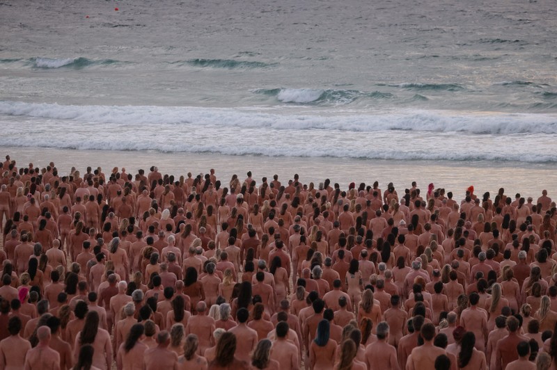 AUSTRALIA-ART/NAKED People stand naked as part of artist Spencer Tunick's art installation to raise awareness of skin cancer and encourage people to have their skin checked, at Bondi Beach in Sydney, Australia, November 26, 2022. REUTERS/Loren Elliott EDITORIAL USE ONLY.