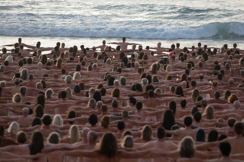 People stand naked as part of artist Spencer Tunick's art installation to raise awareness of skin cancer and encourage people to have their skin checked, at Bondi Beach in Sydney, Australia, November 26, 2022.  REUTERS/Loren Elliott  EDITORIAL USE ONLY.