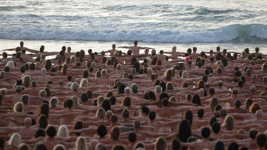 People stand naked as part of artist Spencer Tunick's art installation to raise awareness of skin cancer and encourage people to have their skin checked, at Bondi Beach in Sydney, Australia, November 26, 2022.  REUTERS/Loren Elliott  EDITORIAL USE ONLY.