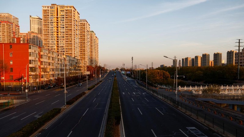 A general view of a street following a coronavirus disease (COVID-19) outbreak, in Chaoyang District of Beijing, China November 26, 2022. REUTERS/Tingshu Wang