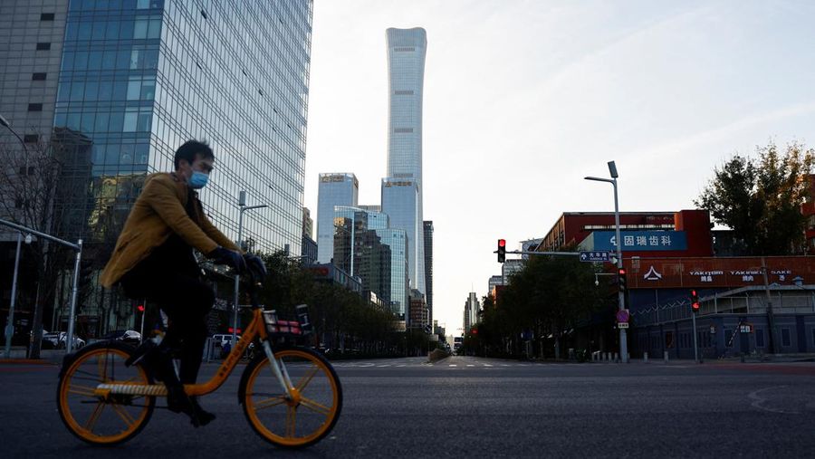 A general view of a street following a coronavirus disease (COVID-19) outbreak, in Chaoyang District of Beijing, China November 26, 2022. REUTERS/Tingshu Wang