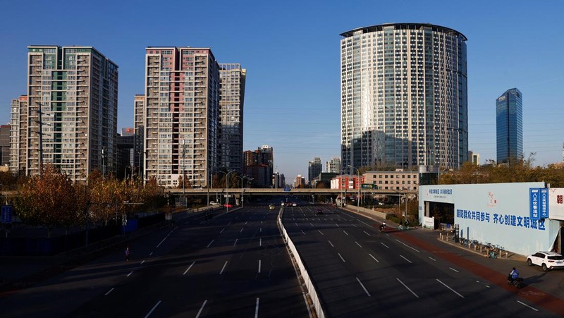 A general view of a street following a coronavirus disease (COVID-19) outbreak, in Chaoyang District of Beijing, China November 26, 2022. REUTERS/Tingshu Wang