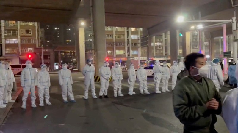 Protests against coronavirus disease (COVID-19) outbreak measures in Urumqi city, Xinjiang Uygur, China in this screen grab obtained from a video released November 25, 2022. Video obtained by Reuters/via REUTERS  THIS IMAGE HAS BEEN SUPPLIED BY A THIRD PARTY. NO RESALES. NO ARCHIVES.