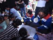 Pekerja Pertamina Ajak Anak Korban Gempa Cianjur Hapus Trauma
