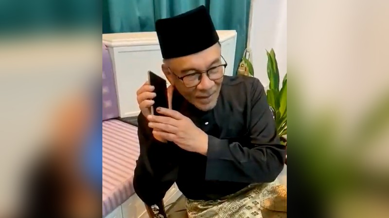 PM Malaysia Anwar Ibrahim menerima telepon dari Presiden RI Jokowi (Tangkapan Layar Twitter/@anwaribrahim) PM Malaysia Anwar Ibrahim menerima telepon dari Presiden RI Jokowi (Tangkapan Layar Twitter/@anwaribrahim)