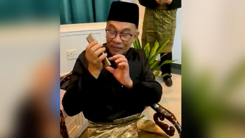 PM Malaysia Anwar Ibrahim menerima telepon dari Presiden RI Jokowi (Tangkapan Layar Twitter/@anwaribrahim)