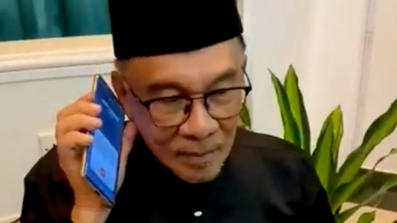 PM Malaysia Anwar Ibrahim menerima telepon dari Presiden RI Jokowi (Tangkapan Layar Twitter/@anwaribrahim)