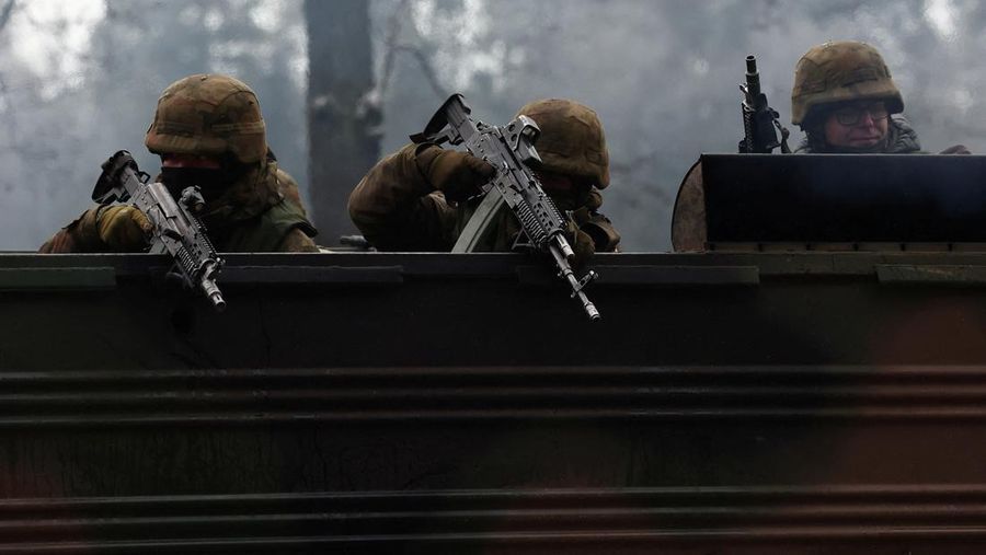 Polish soldiers take part in TUMAK-22 NATO exercises in an area known as the Suwalki Gap, of crucial significance to the security of the alliance's eastern flank, at a polygon in Klusy, Poland November 25, 2022. REUTERS/Kacper Pempel