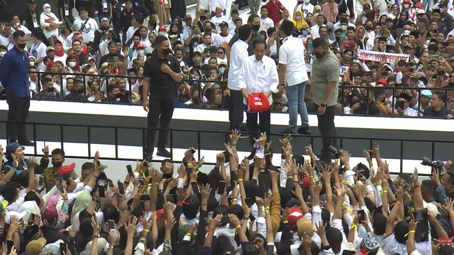 Presiden RI Jokowi di acara Gerakan Nusantara Bersatu di Stadion Utama Gelora Bung Karno, Jakarta . (Tangkapan layar Youtube 2045 TV)