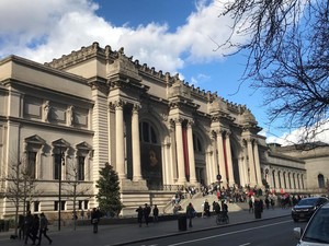 Remaja Bikin Gaduh di Museum New York, Rusak Lukisan-Robek Permadani