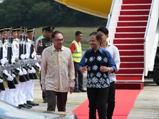 Tiba-Tiba Sultan Brunei Jadi 'Supir' Anwar Ibrahim, Kok Bisa?