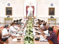 Jokowi & Para Menteri Merapat, Ingatkan Barang Impor & Bansos