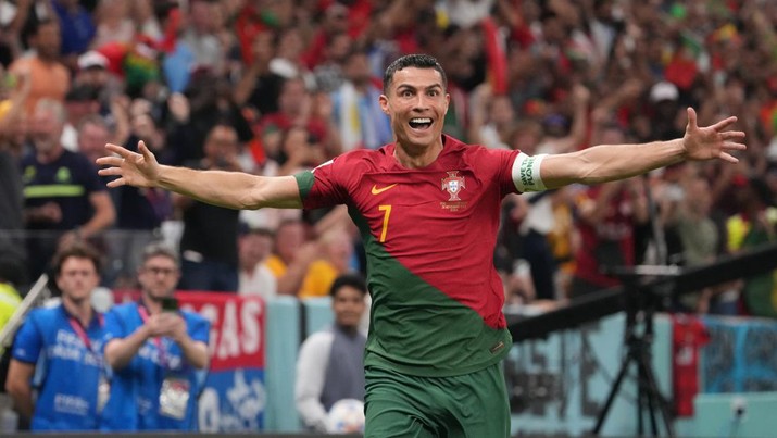 Cristiano Ronaldo dari Portugal merayakan gol pertama timnya selama pertandingan Grup H Piala Dunia FIFA Qatar 2022 antara Portugal dan Uruguay di Stadion Lusail pada 28 November 2022 di Kota Lusail, Qatar. (Gambar Etsuo Hara/Getty)
