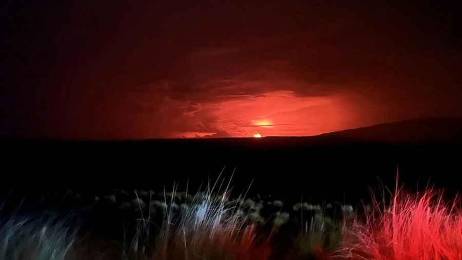 Mauna Loa’s summit region glows during an eruption as viewed by a geologist of the Hawaiian Volcano Observatory in Hawaii, U.S. November 28, 2022. USGS/Ken Hon/Handout via REUTERS THIS IMAGE HAS BEEN SUPPLIED BY A THIRD PARTY.