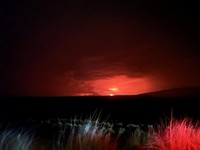 Langit Memerah, Foto Ngeri Gunung Api Terbesar Dunia Meletus