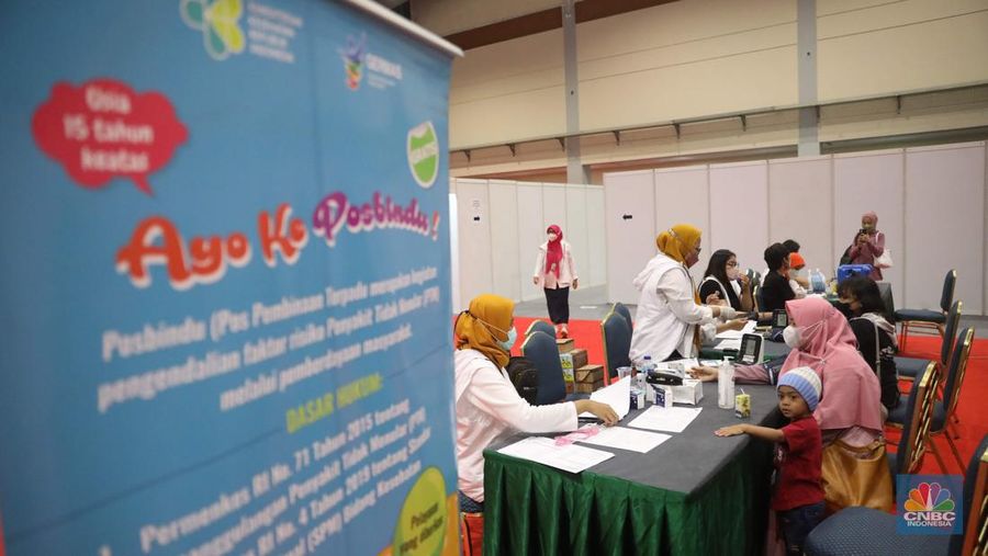 Layanan vaksin booster gratis di Hall B, Jakarta Convention Center (JCC), Senayan, Jakarta Pusat, Selasa, 29/11. (CNBC Indonesia/ Muhammad Sabki)