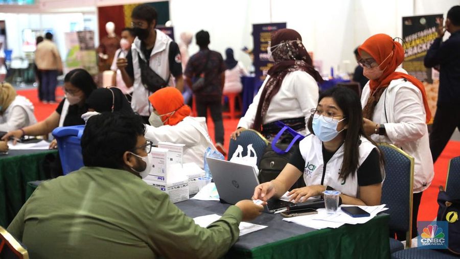Layanan vaksin booster gratis di Hall B, Jakarta Convention Center (JCC), Senayan, Jakarta Pusat, Selasa, 29/11. (CNBC Indonesia/ Muhammad Sabki)