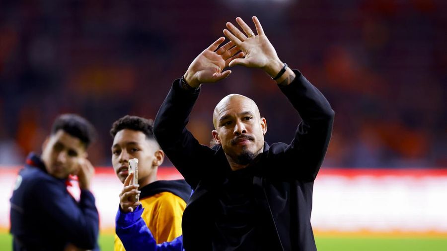 Nigel de Jong pemain lama Belanda Tampak selama pertandingan Grup 4 UEFA Nations League League A antara Belanda dan Belgia di Stadion Feijenoord pada 25 September 2022 di Amsterdam, Belanda. (Michael Bulder/NESImages/DeFodi Images via Getty Images)
