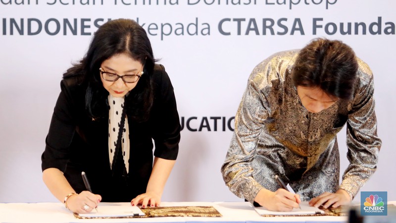 Peduli Pendidikan PT. ASUS Indonesia Serahkan 708 Laptop untuk CT ARSA Foundation (Cnbc Indonesia/Muhammad Sabki)Peduli Pendidikan PT. ASUS Indonesia Serahkan 708 Laptop untuk CT ARSA Foundation (Cnbc Indonesia/Muhammad Sabki)