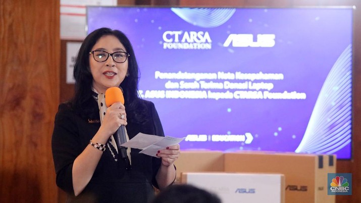 Peduli Pendidikan PT. ASUS Indonesia Serahkan 708 Laptop untuk CT ARSA Foundation (Cnbc Indonesia/Muhammad Sabki) Peduli Pendidikan PT. ASUS Indonesia Serahkan 708 Laptop untuk CT ARSA Foundation (Cnbc Indonesia/Muhammad Sabki)