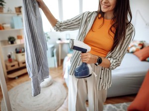 Perbedaan Setrika Uap dan Biasa, Mana Lebih Licin?