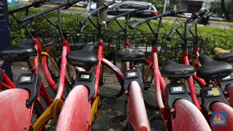 Dinas Perhubungan DKI Jakarta akan menarik 218 unit sepeda sewa di 67 titik tambat di ibu kota secara bertahap karena kesulitan pendanaan dari operator. (CNBC Indonesia/Tri Susilo)