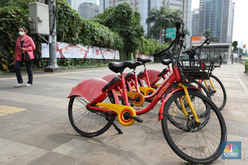 Dinas Perhubungan DKI Jakarta akan menarik 218 unit sepeda sewa di 67 titik tambat di ibu kota secara bertahap karena kesulitan pendanaan dari operator. Dinas Perhubungan DKI Jakarta akan menarik 218 unit sepeda sewa di 67 titik tambat di ibu kota secara bertahap karena kesulitan pendanaan dari operator. (CNBC Indonesia/Tri Susilo)