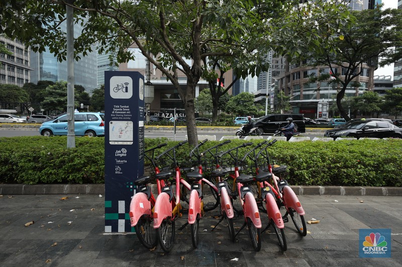 Dinas Perhubungan DKI Jakarta akan menarik 218 unit sepeda sewa di 67 titik tambat di ibu kota secara bertahap karena kesulitan pendanaan dari operator. (CNBC Indonesia/Tri Susilo)