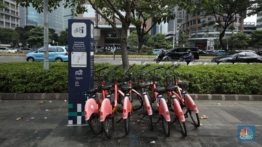 Dinas Perhubungan DKI Jakarta akan menarik 218 unit sepeda sewa di 67 titik tambat di ibu kota secara bertahap karena kesulitan pendanaan dari operator. (CNBC Indonesia/Tri Susilo)