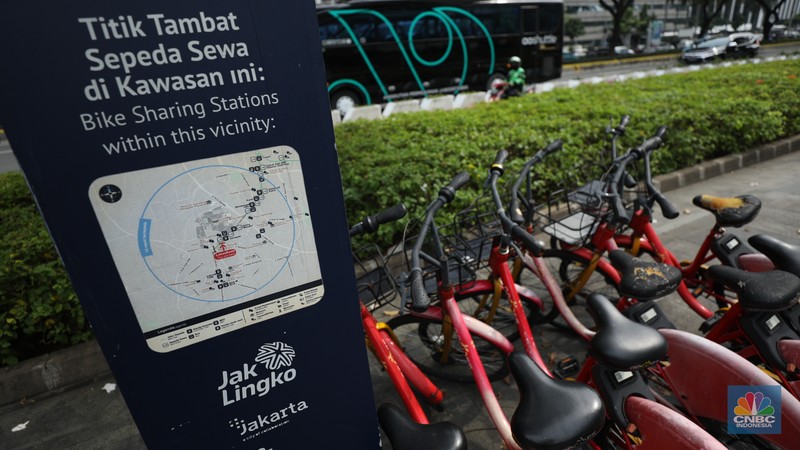Dinas Perhubungan DKI Jakarta akan menarik 218 unit sepeda sewa di 67 titik tambat di ibu kota secara bertahap karena kesulitan pendanaan dari operator. Dinas Perhubungan DKI Jakarta akan menarik 218 unit sepeda sewa di 67 titik tambat di ibu kota secara bertahap karena kesulitan pendanaan dari operator. (CNBC Indonesia/Tri Susilo)