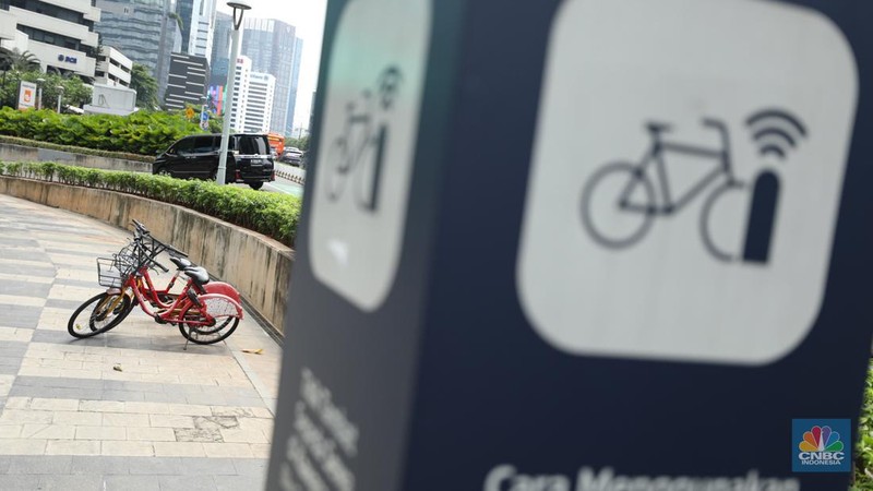Dinas Perhubungan DKI Jakarta akan menarik 218 unit sepeda sewa di 67 titik tambat di ibu kota secara bertahap karena kesulitan pendanaan dari operator. (CNBC Indonesia/Tri Susilo)