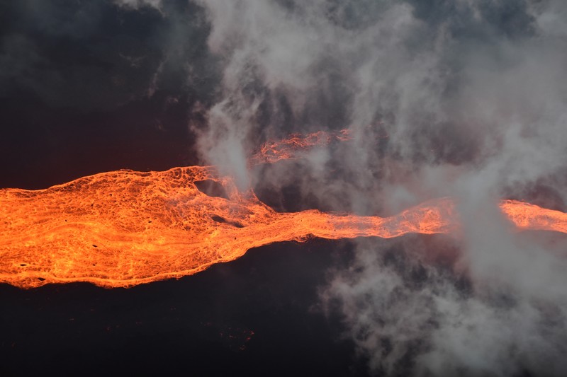 Gunung Mauna Loa, gunung berapi aktif terbesar di dunia meletus di hawaii Lava terlihat dari Gunung Mauna Loa yang erupsi di Hawaii, AS, Selasa (29/11/2022). Mauna Loa, gunung berapi aktif terbesar di dunia yang berada di negara bagian Hawaii, Amerika Serikat (AS), meletus untuk pertama kalinya dalam hampir 40 tahun. (Photo by Andrew Richard Hara/Getty Images)
(Photo by United States Geological Survey/Handout/Anadolu Agency via Getty Images)