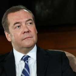 Eks Presiden Rusia Ungkap Cara Akhiri Perang dengan Cepat