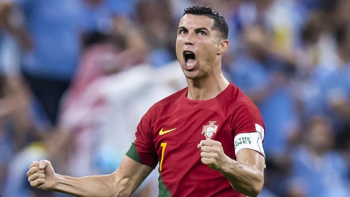 Sepak Bola: Piala Dunia, Portugal - Uruguay, Babak penyisihan, Grup H, Matchday 2, Lusail Iconic Stadium, Cristiano Ronaldo Portugal bersorak setelah mencetak gol untuk menjadikannya 1:0. (Tom Weller/picture alliance via Getty Images)