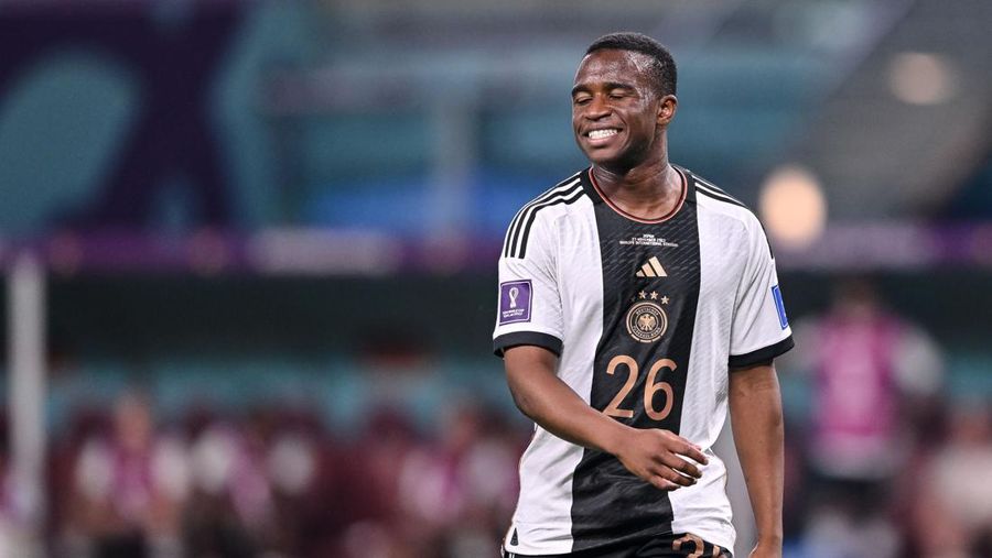 Zeno Debast pemain Belgia berpose selama sesi potret resmi FIFA World Cup Qatar 2022 pada 19 November 2022 di Doha, Qatar. (Shaun Botterill - FIFA/FIFA via Getty Images)