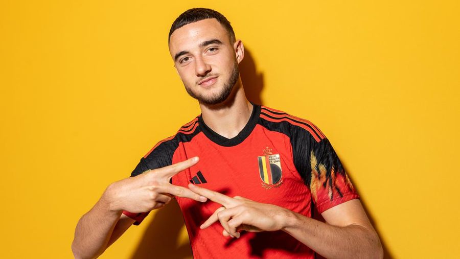 Zeno Debast pemain Belgia berpose selama sesi potret resmi FIFA World Cup Qatar 2022 pada 19 November 2022 di Doha, Qatar. (Shaun Botterill - FIFA/FIFA via Getty Images)
