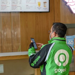 Gojek Salurkan Bonus Hari Raya kepada Mitra Driver