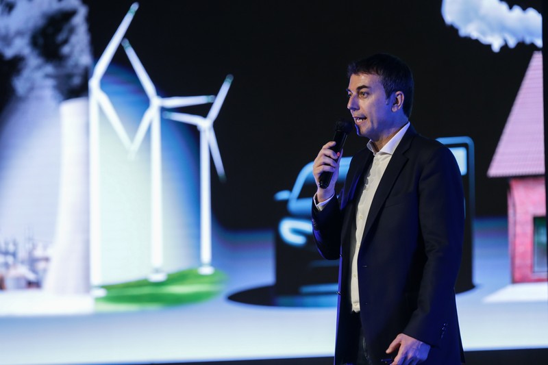 HM Sampoerna di IdeaFest 2022 IdeaFest 2022 di Jakarta Convention Center (27/11) turut menghadirkan Presiden Direktur PT HM Sampoerna Tbk. (Sampoerna) Vassilis Gkatzelis sebagai salah satu pembicara. Mengusung tema